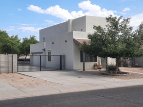 244 W Darrow St in Phoenix, AZ - Foto de edificio - Building Photo