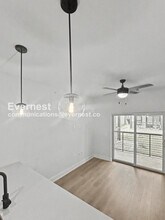 3101 Govalle Ave, Unit Apartment 110 in Austin, TX - Foto de edificio - Building Photo