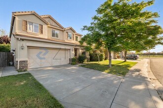 1137 St Croix Way in Manteca, CA - Building Photo - Building Photo