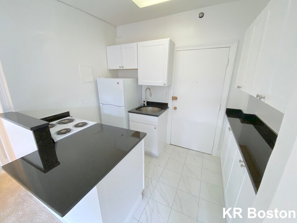 1378 Beacon St in Brookline, MA - Building Photo