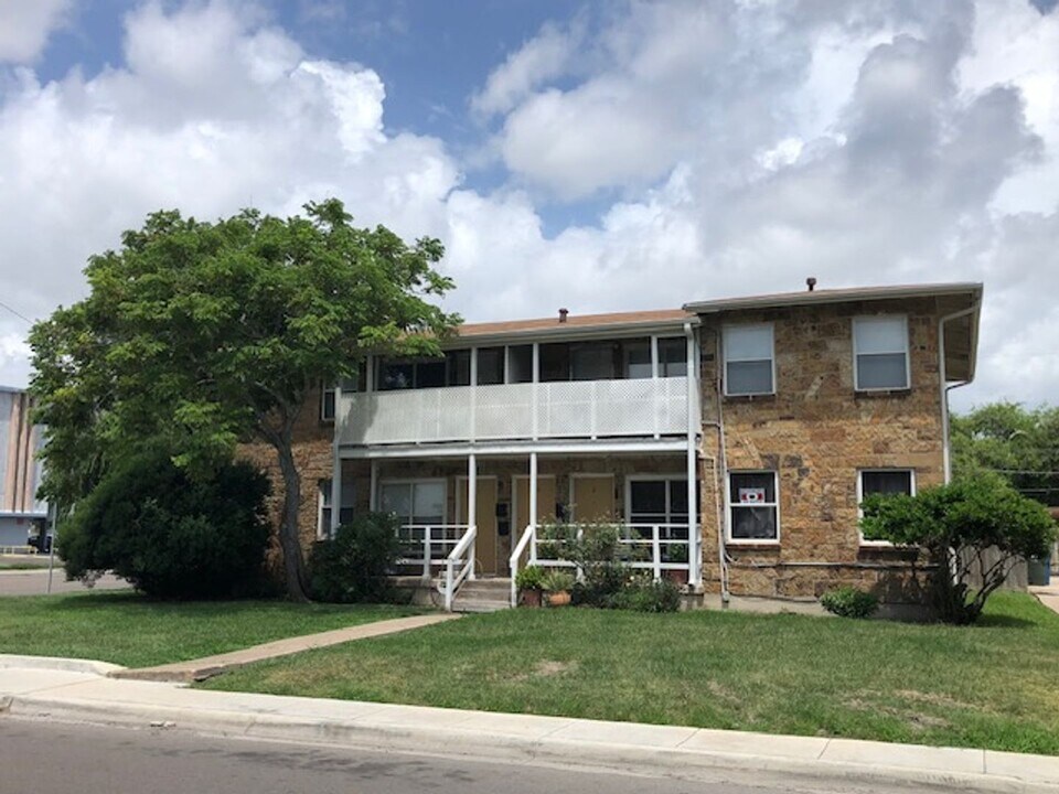 910 Ohio Ave in Corpus Christi, TX - Building Photo