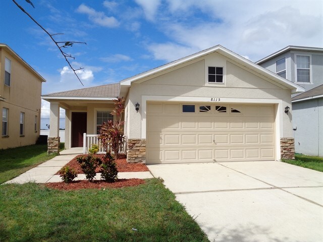 8115 Canterbury Lake Blvd in Tampa, FL - Building Photo