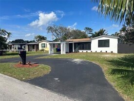 6813 SW 10th Ct in Pembroke Pines, FL - Building Photo