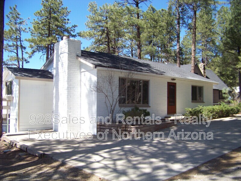 64 Pine Ridge Dr in Flagstaff, AZ - Building Photo