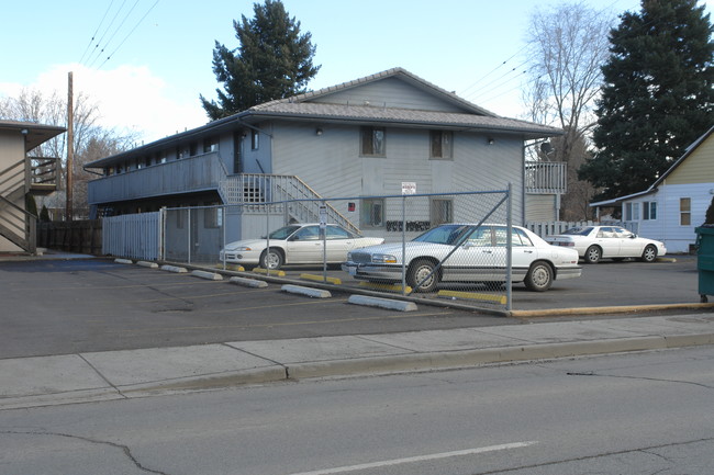 1215 S 16th Ave in Yakima, WA - Building Photo - Building Photo