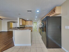 12012 Citrus Leaf Dr in Gibsonton, FL - Building Photo - Building Photo