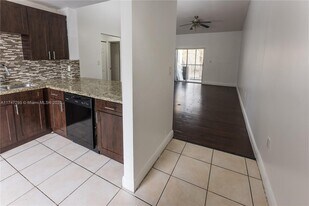 8047 SW 21st Ct in Miramar, FL - Building Photo