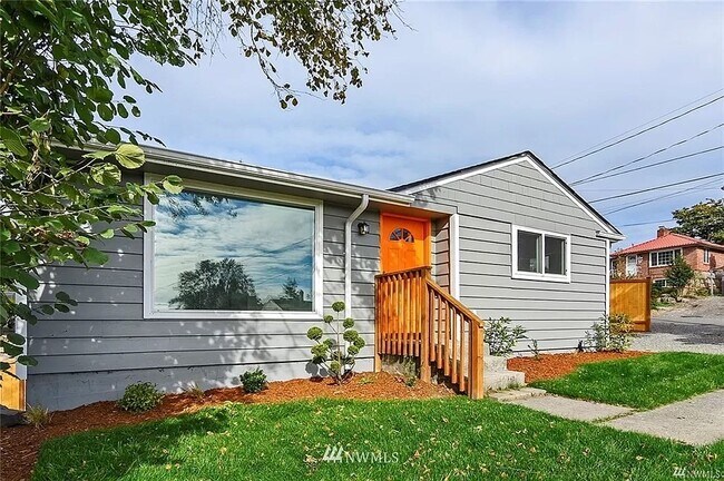 3716 S Roxbury St, Unit A in Seattle, WA - Foto de edificio - Building Photo