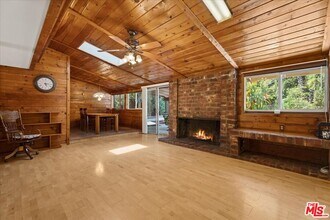 6141 Corbin Ave in Los Angeles, CA - Building Photo - Building Photo