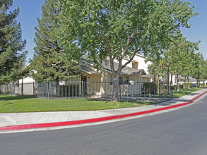 Maplewood Apartments in Fresno, CA - Foto de edificio - Building Photo