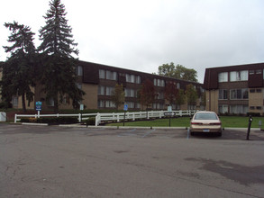 Top of the Drive Apartments in Detroit, MI - Building Photo - Building Photo