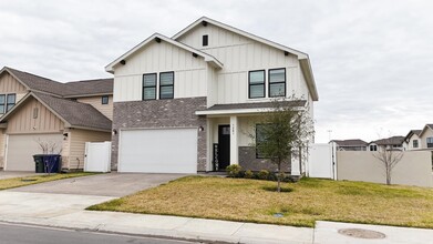 1201 Chital Dr in Laredo, TX - Foto de edificio - Building Photo