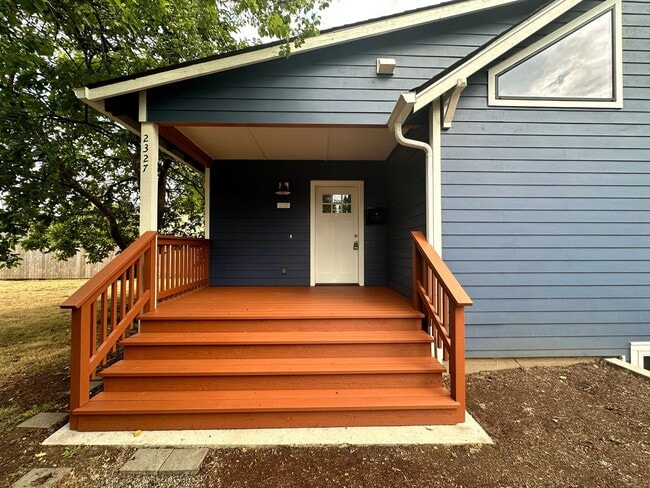 2327 N Buffalo St in Portland, OR - Building Photo - Building Photo