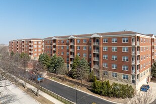 One Itasca Place in Itasca, IL - Building Photo