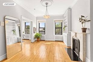661 Carroll St in Brooklyn, NY - Building Photo