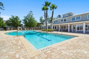 The Columns at Cypress Point in Wesley Chapel, FL - Building Photo