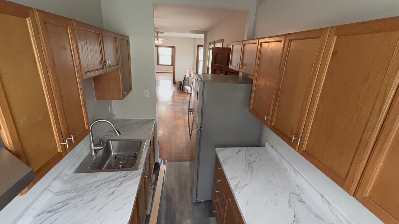 72 Fair St, Unit 2 in New Bedford, MA - Building Photo