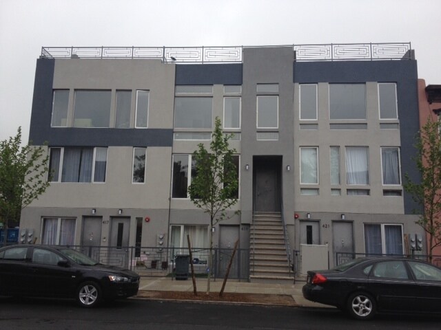 417-421 Pulaski St in Brooklyn, NY - Building Photo