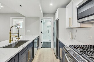 2451 N Albany Ave in Chicago, IL - Building Photo - Building Photo