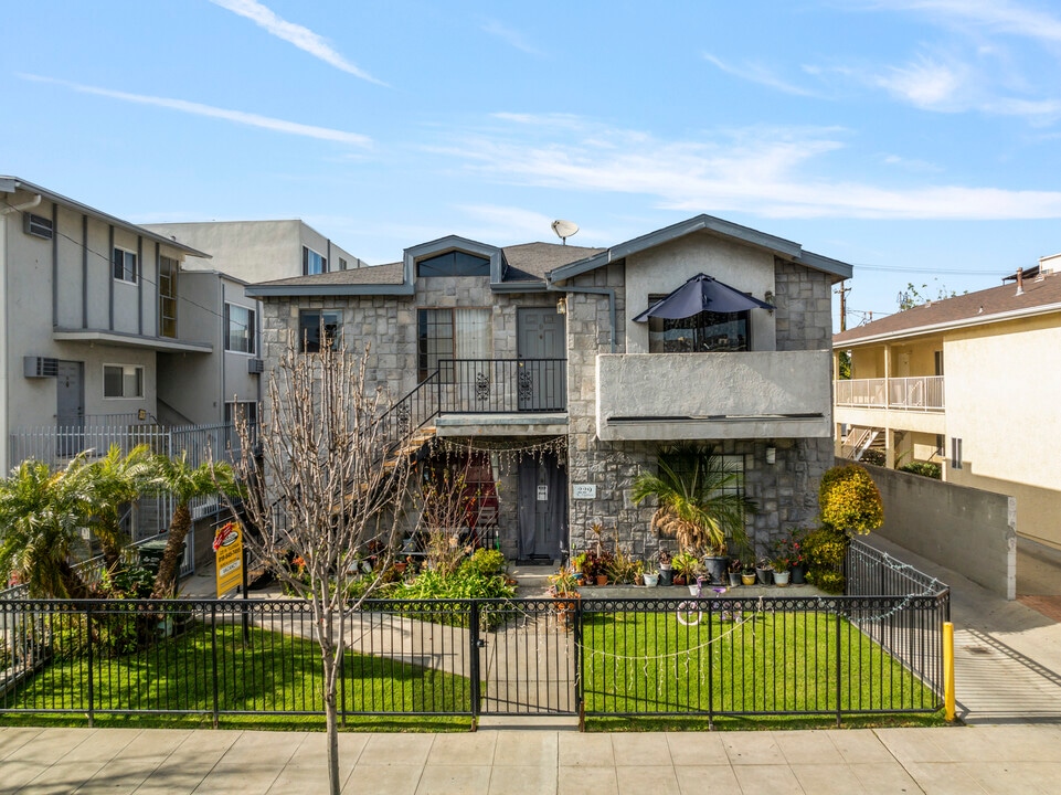 229 West Tujunga in Burbank, CA - Building Photo