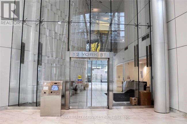 12-912 York St in Toronto, ON - Building Photo - Building Photo
