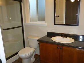 229 Dunthorpe Dr in Medford, OR - Building Photo - Building Photo