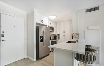 1750 E Ocean Blvd in Long Beach, CA - Foto de edificio - Building Photo