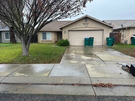 206 Cordova Ln in Stockton, CA - Building Photo