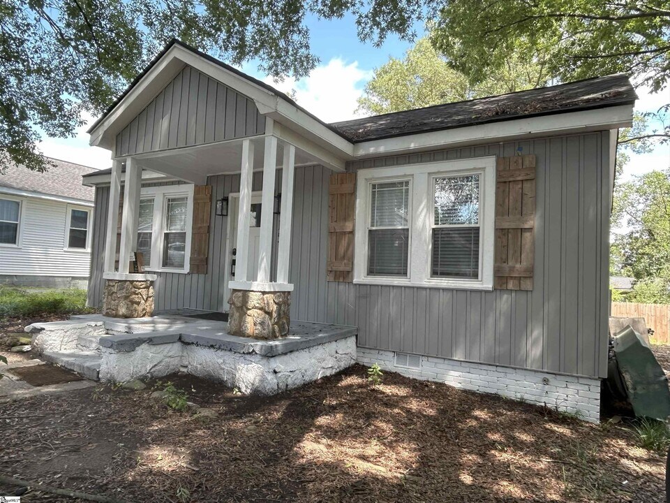 15 Piedmont Ave in Greenville, SC - Building Photo