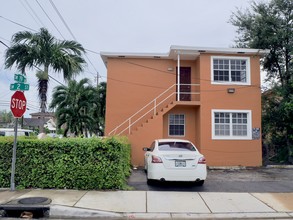 200 SW 19th Ave in Miami, FL - Building Photo - Building Photo