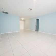 2435-2435 Lola Ave S in Lehigh Acres, FL - Building Photo - Building Photo