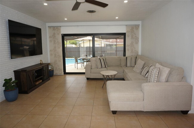 9220 SW 56th St in Miami, FL - Building Photo - Building Photo