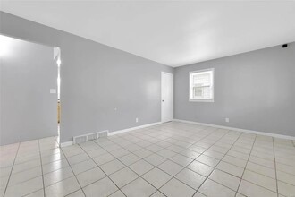 11836 Criterion Ave in St. Louis, MO - Building Photo - Building Photo