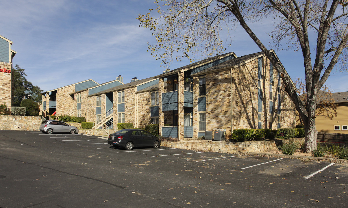 Heritage Oaks in Austin, TX - Building Photo