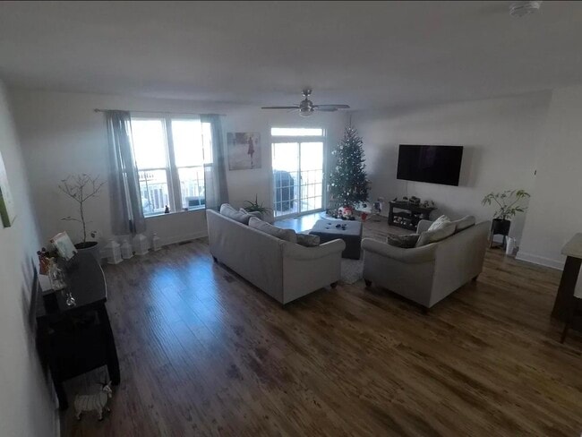 8828 Englewood Farms Dr in Manassas, VA - Foto de edificio - Building Photo