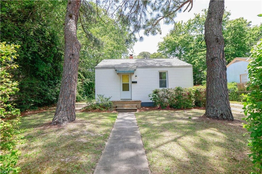 48 Pollux Cir W in Portsmouth, VA - Building Photo
