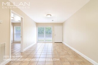 211 Oak St. Apartments in Clarksville, TN - Foto de edificio - Interior Photo