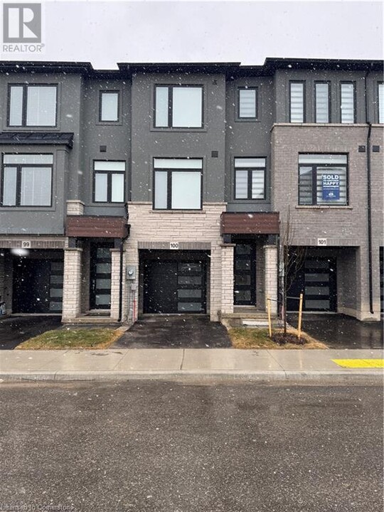 155 Equestrian Way in Cambridge, ON - Building Photo