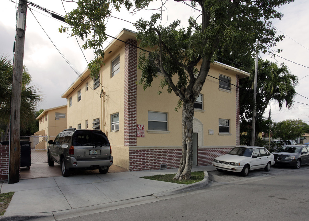 1028 SW 9th Ave in Miami, FL - Building Photo