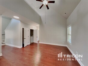 585 Smoky Mountains Dr in Gallatin, TN - Foto de edificio - Building Photo