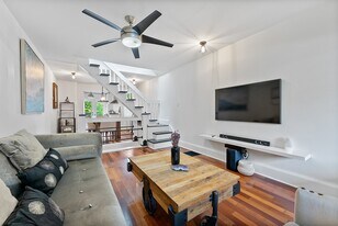 7 Norway Ave in Toronto, ON - Building Photo