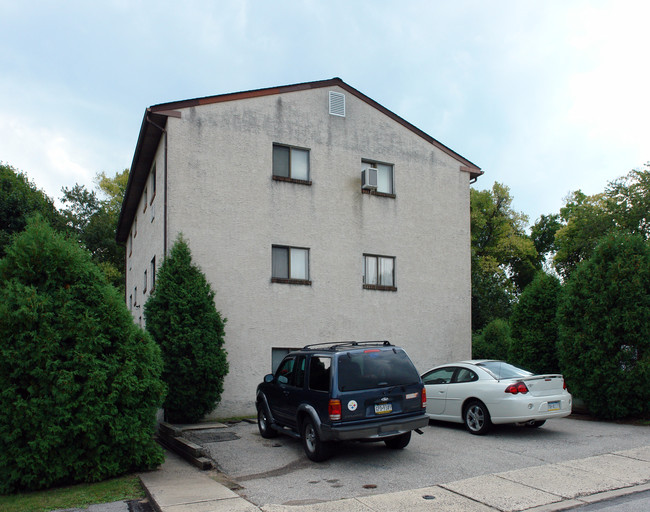 SWEDELAND ARMS APARTMENTS in King of Prussia, PA - Foto de edificio - Building Photo