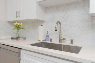 5840 White Oak Ave in Los Angeles, CA - Building Photo - Building Photo