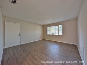 2932 Searchwood Dr in Jacksonville, FL - Building Photo - Building Photo