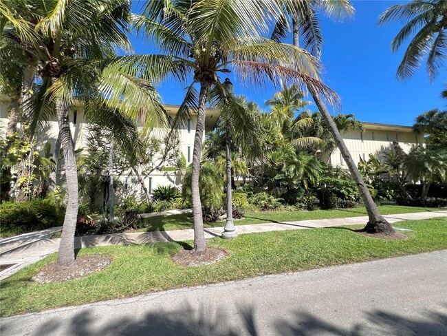 255 Sunrise Dr in Key Biscayne, FL - Building Photo - Building Photo