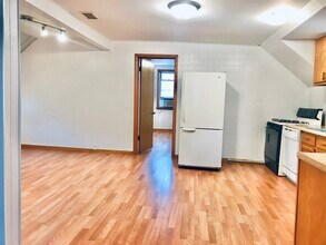 2659 W Armitage Ave, Unit 2RB in Chicago, IL - Foto de edificio - Building Photo