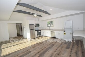 405 Spruce St in Oxnard, CA - Foto de edificio - Building Photo
