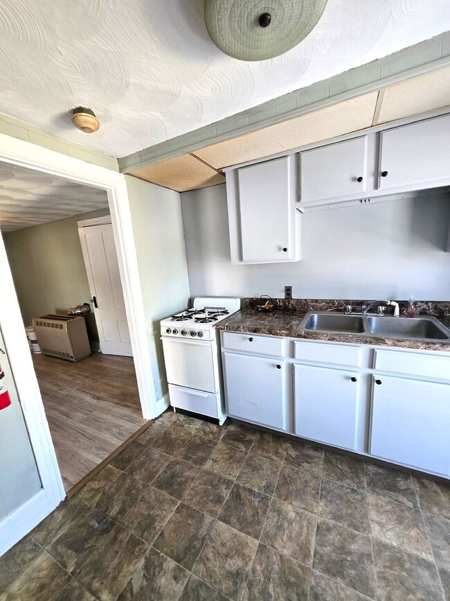 36 Hilton St, Unit Unit 3R in Pawtucket, RI - Building Photo - Building Photo