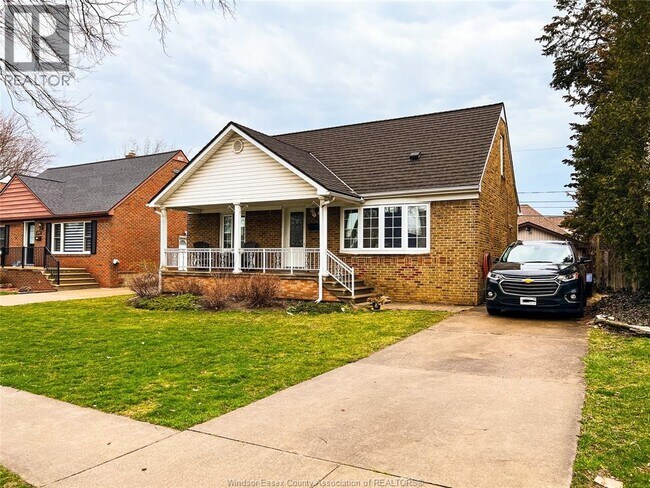 1244 Belle Isle View Blvd in Windsor, ON - Building Photo - Building Photo