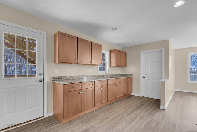 10 Rimmondale St in Seymour, CT - Building Photo - Building Photo
